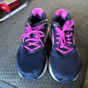 Brooks Ariel 20 running shoes. Size 13 W/ 11.5 M wide width. Only worn twice.